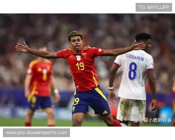 足球头顶经典瞬间揭秘 哪位球星凭借这一动作成为传奇人物