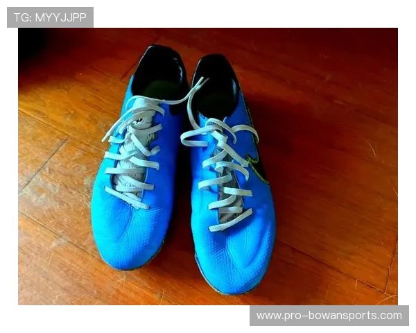 足球明星穿高帮鞋还是低帮鞋 哪种更适合赛场表现与个人风格 足球明星穿高帮鞋还是低帮鞋 哪种更适合赛场表现与个人风格